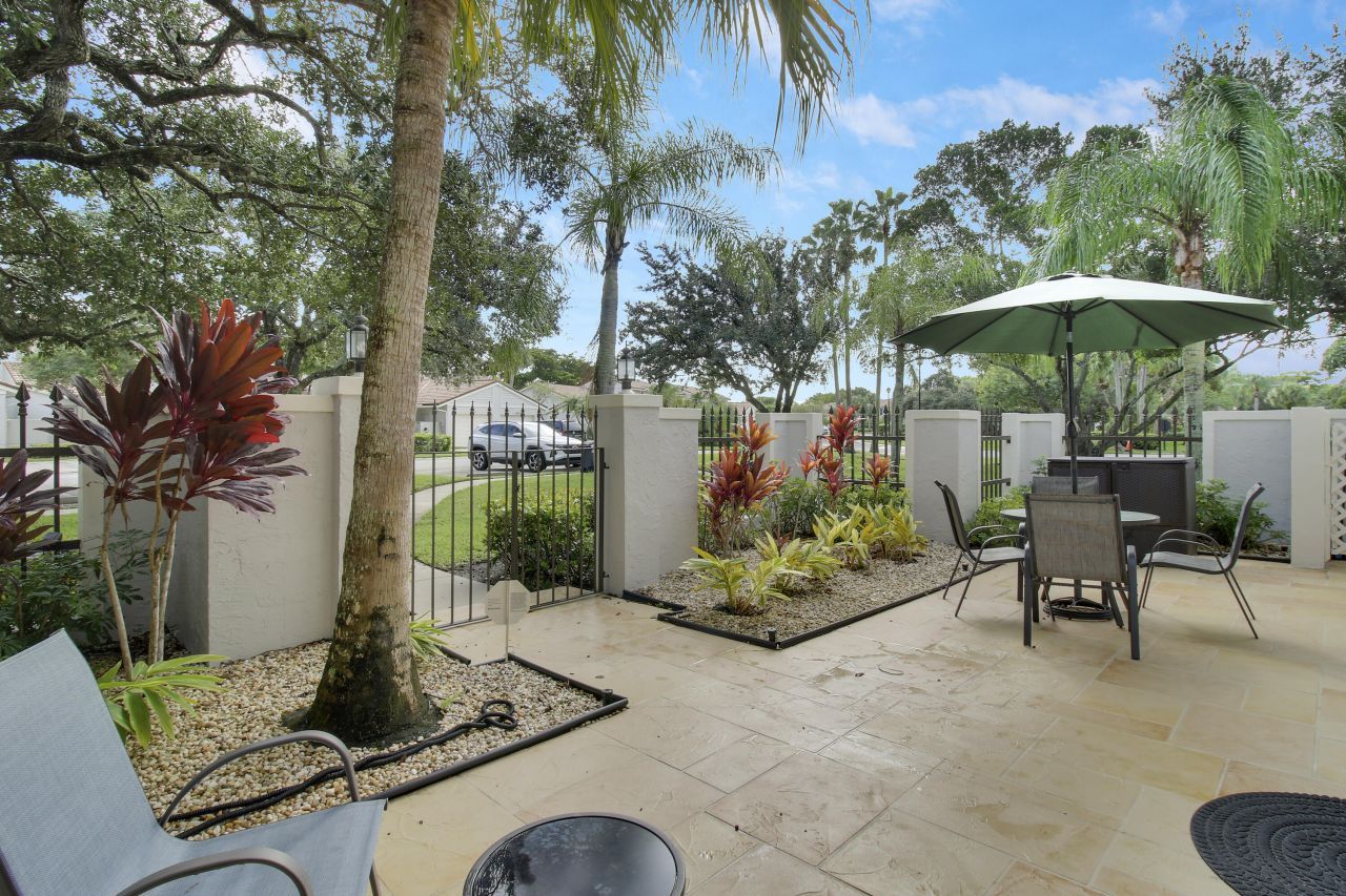 377 Prestwick Lane, Unit 2, Palm Beach Gardens, FL 33418 Photo