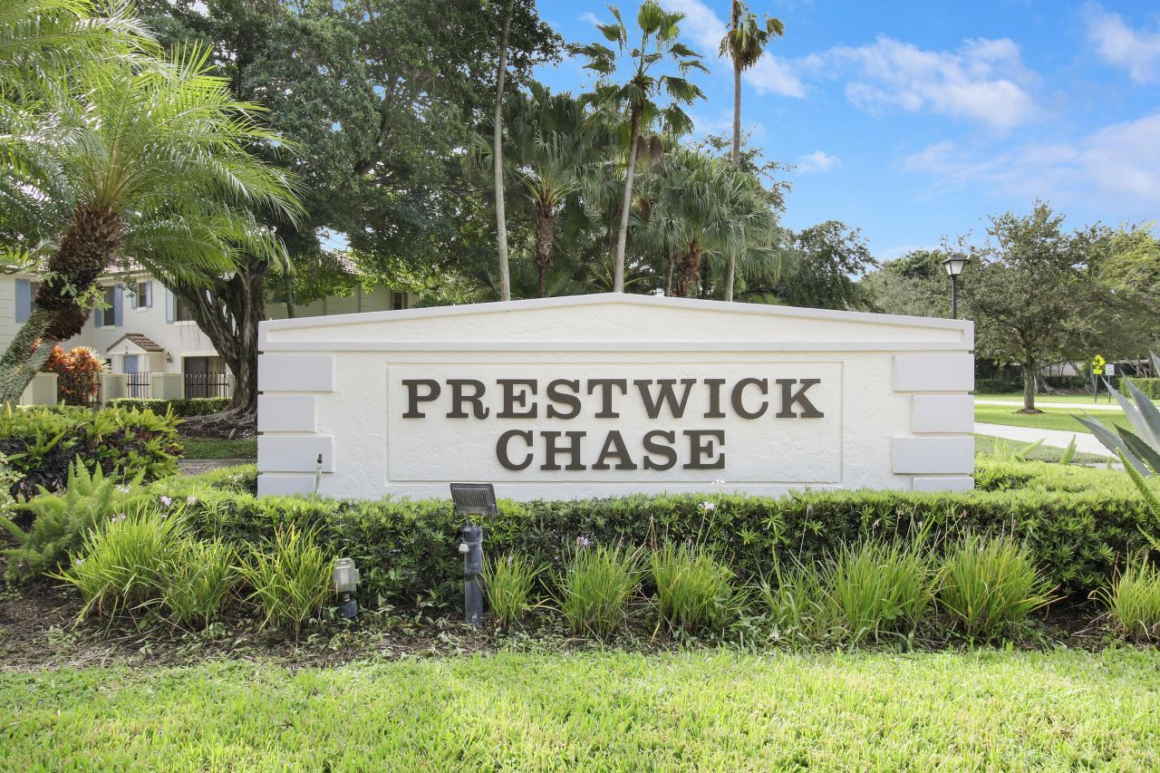 377 Prestwick Lane, Unit 2, Palm Beach Gardens, FL 33418 Photo
