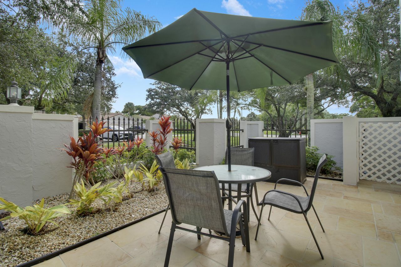 377 Prestwick Lane, Unit 2, Palm Beach Gardens, FL 33418 Photo