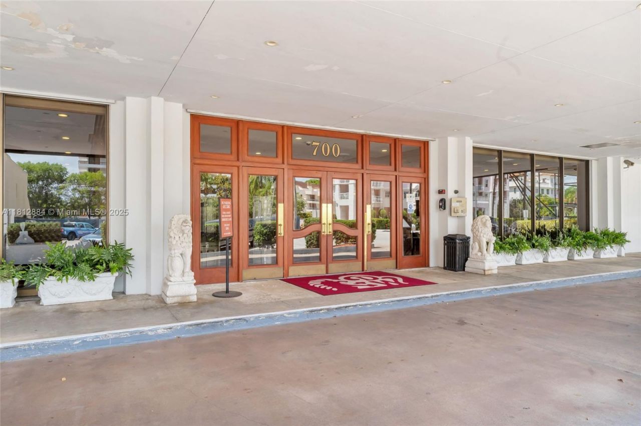 700 Biltmore Way, Unit 505, Coral Gables, FL 33134 Photo