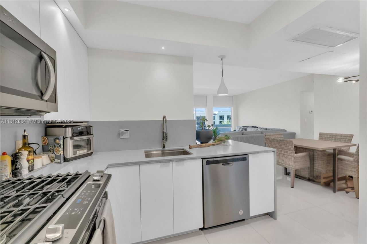 700 Biltmore Way, Unit 505, Coral Gables, FL 33134 Photo