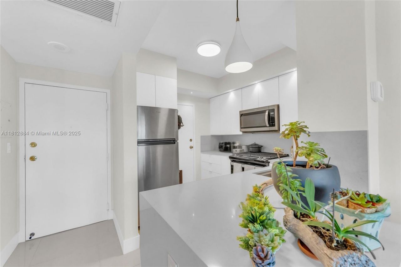 700 Biltmore Way, Unit 505, Coral Gables, FL 33134 Photo