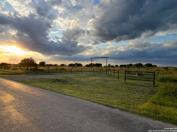 2831 county road 430, Pleasanton, TX 78064