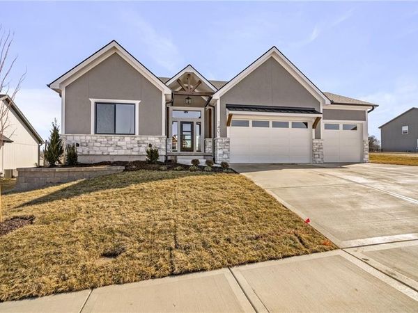 1401 Kintyre Court, Raymore, MO 64083