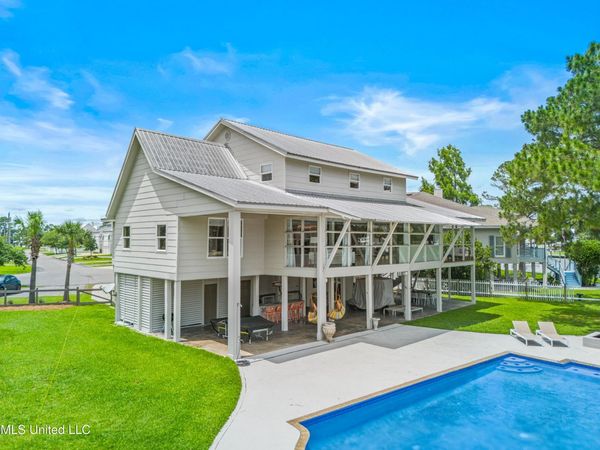 18 Golf View Drive, Pass Christian, MS 39571