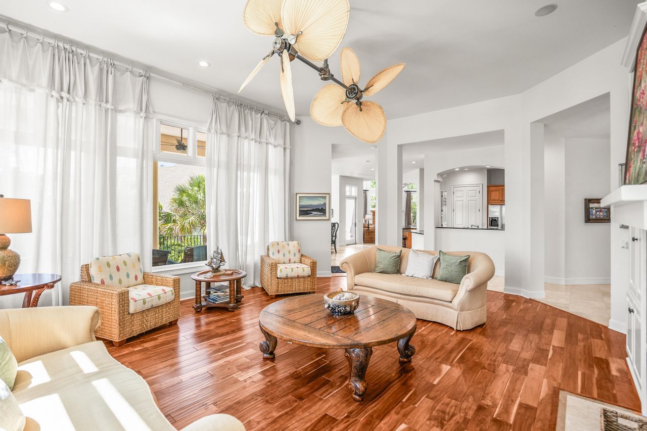 12 Port Tack Photo 24