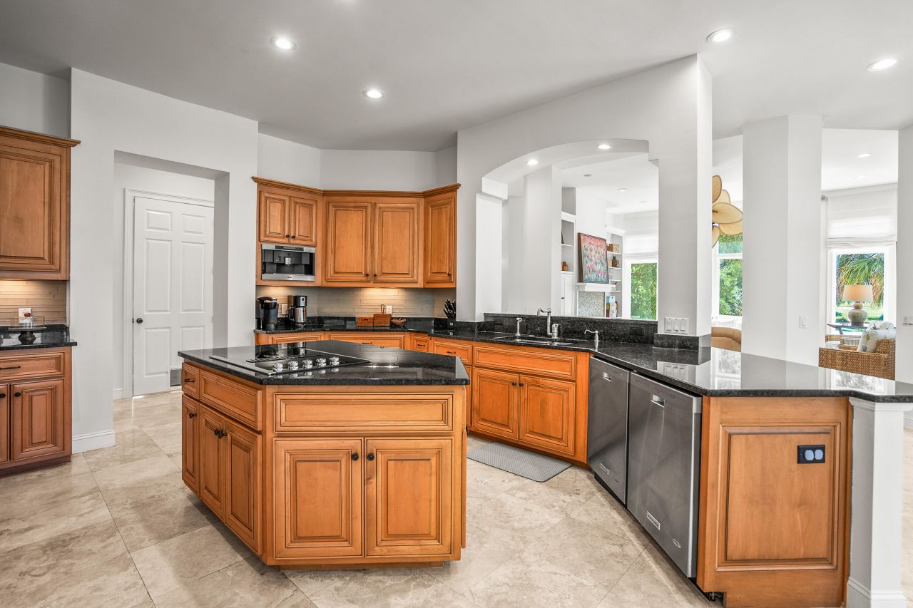 12 Port Tack Photo 34