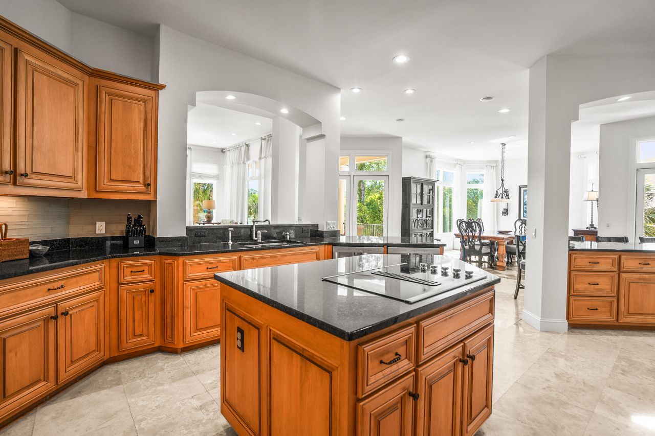 12 Port Tack Photo 36