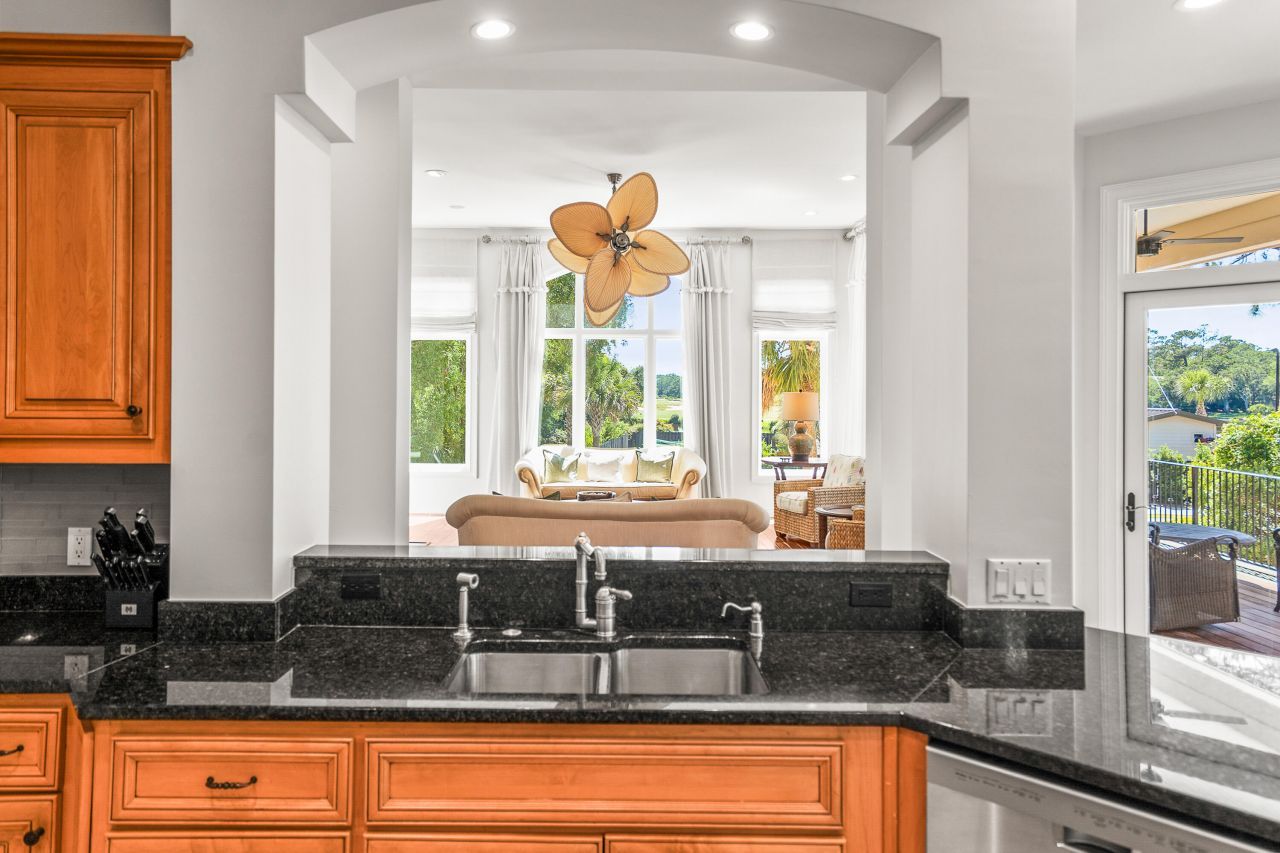 12 Port Tack Photo 37