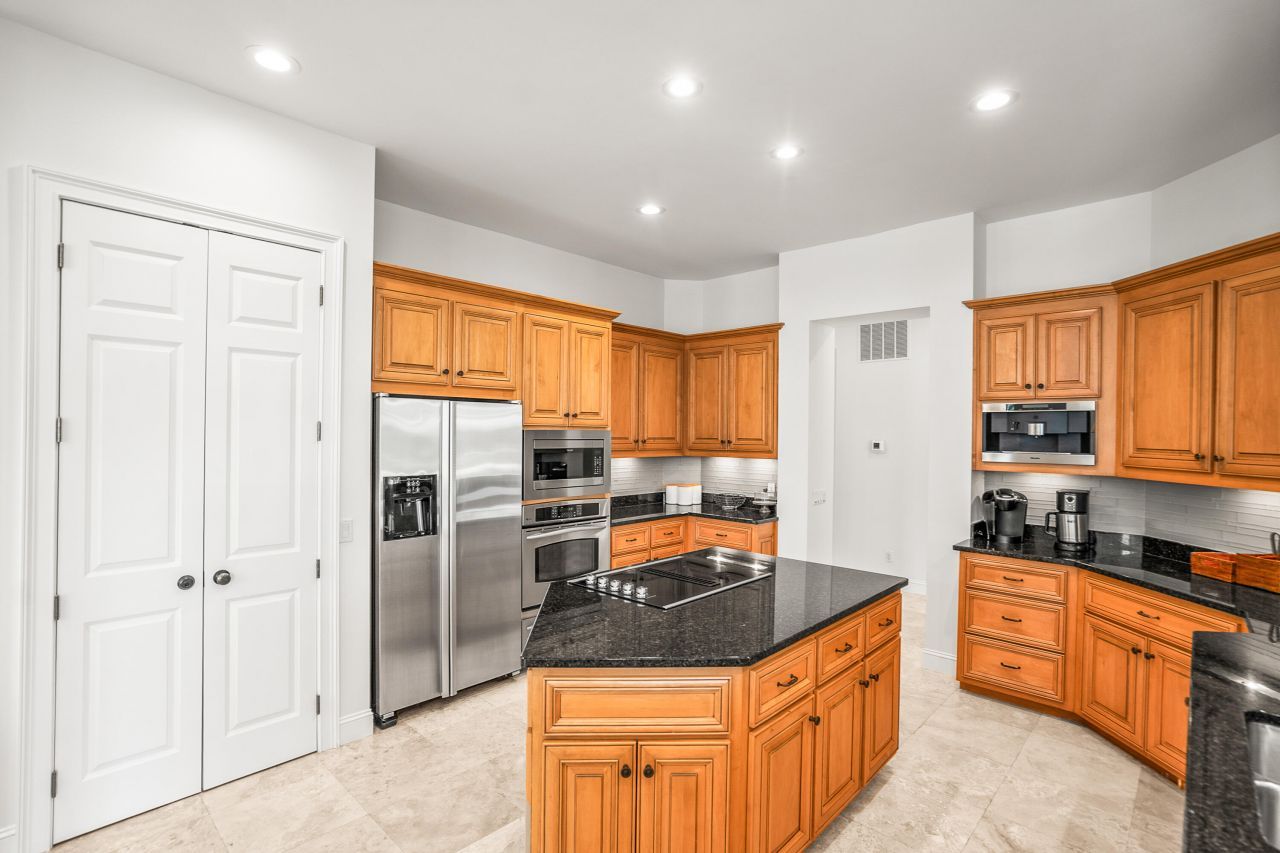 12 Port Tack Photo 39