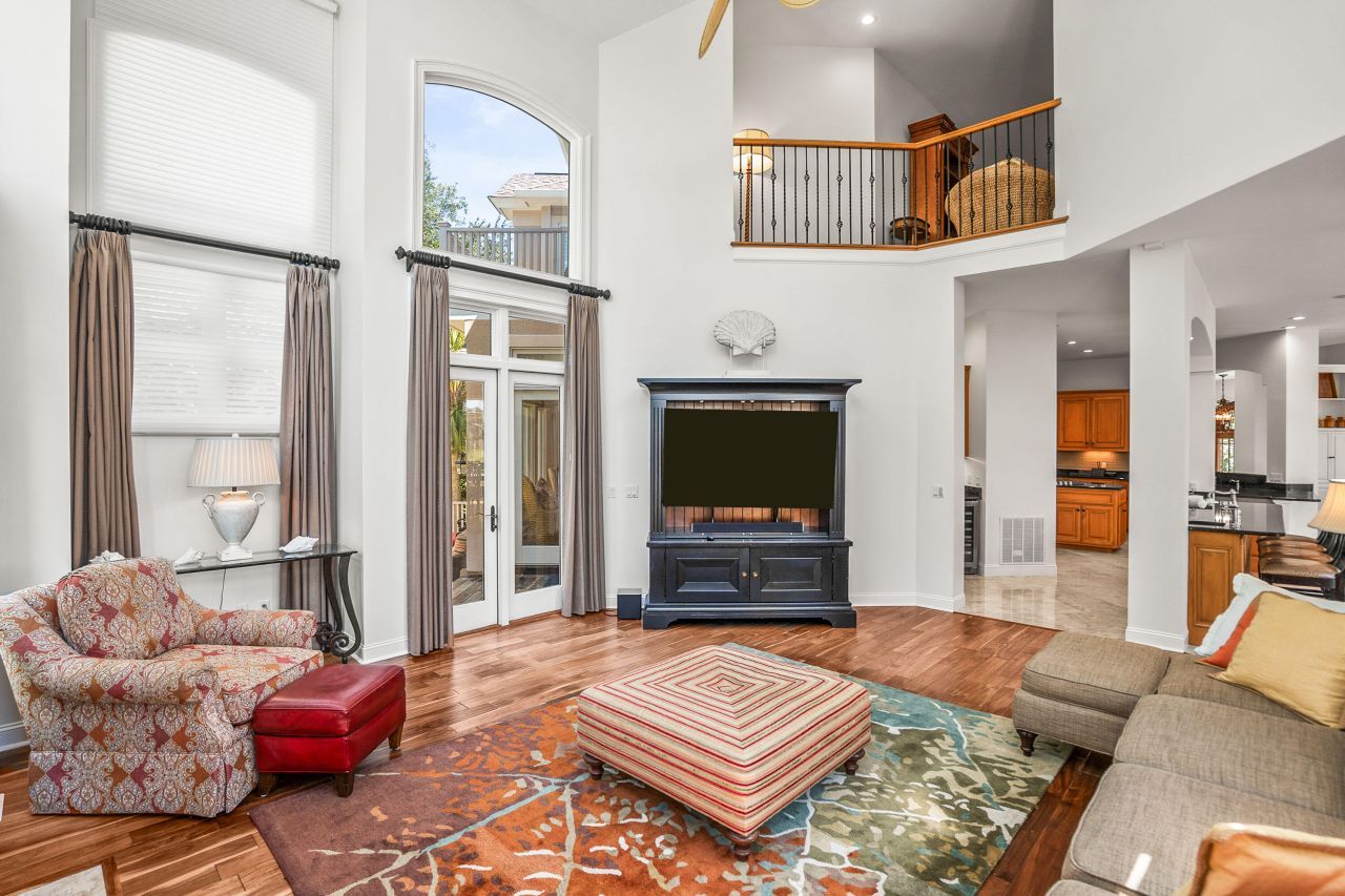 12 Port Tack Photo 44