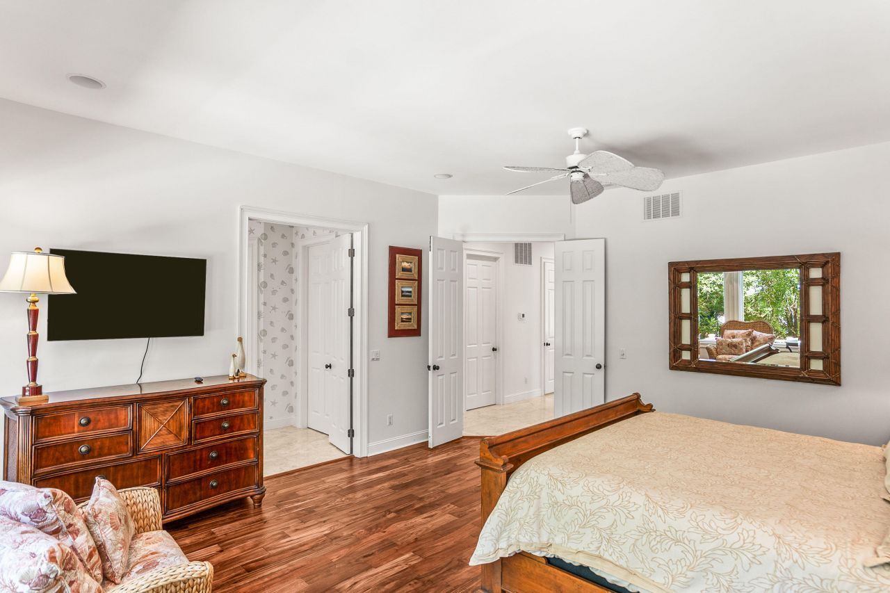 12 Port Tack Photo 55