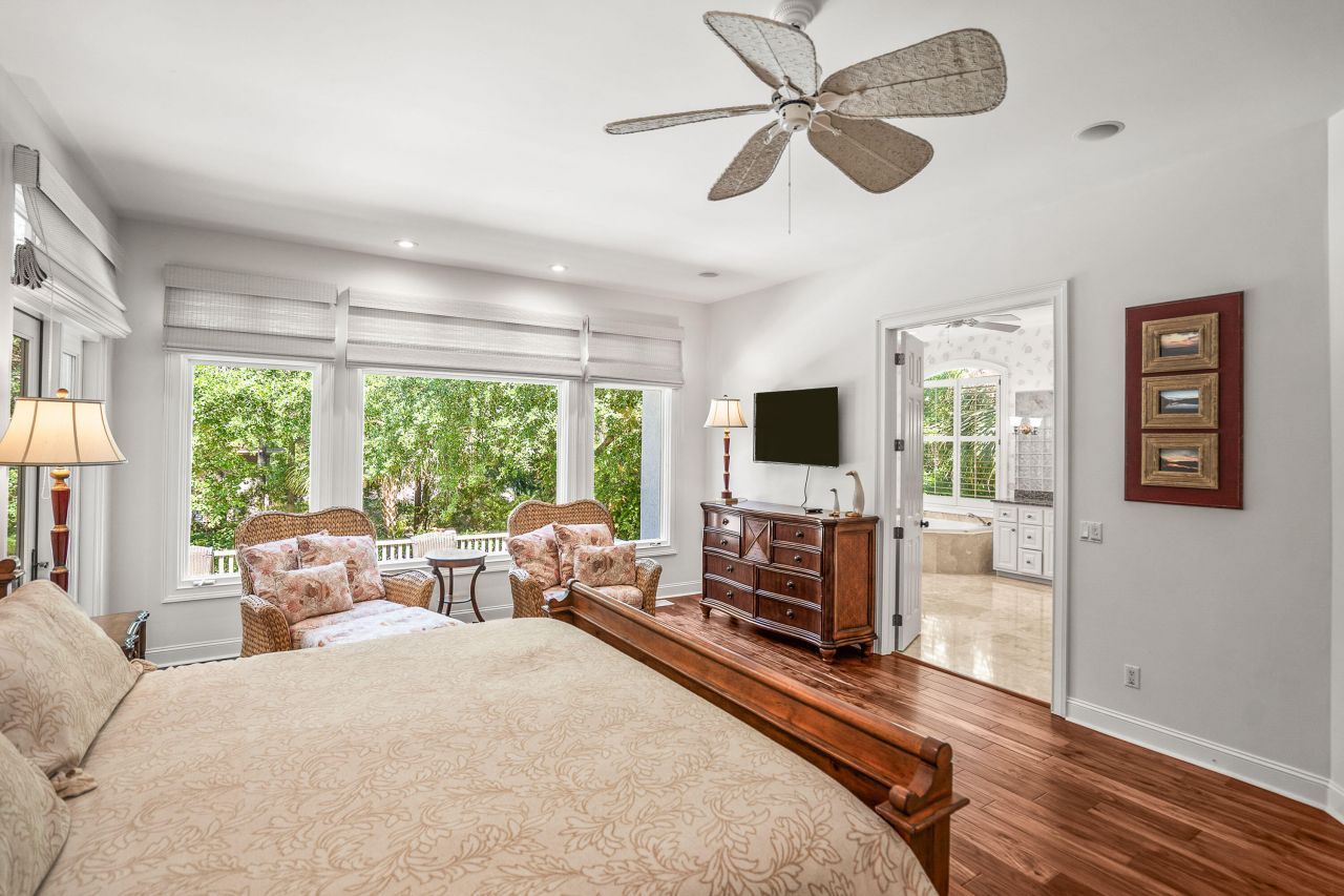 12 Port Tack Photo 57