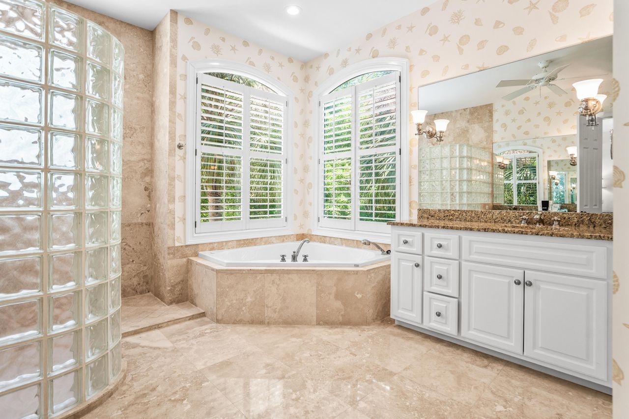 12 Port Tack Photo 58