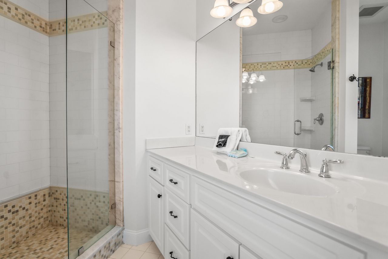 12 Port Tack Photo 71