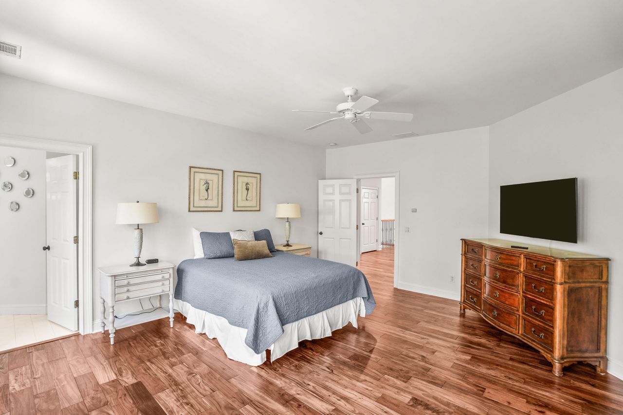 12 Port Tack Photo 75