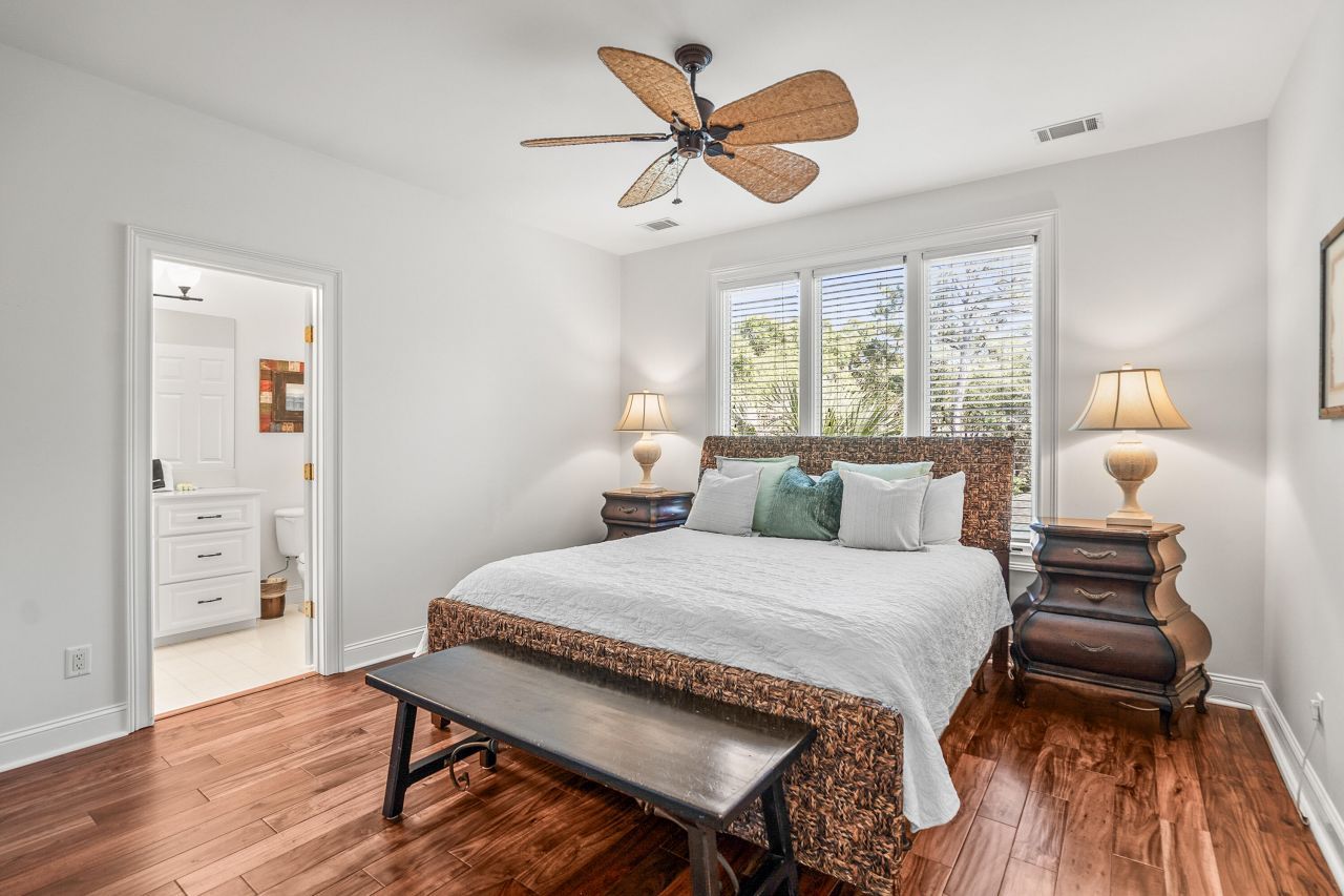 12 Port Tack Photo 79