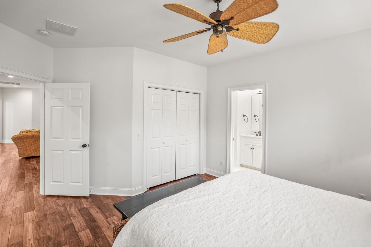 12 Port Tack Photo 80