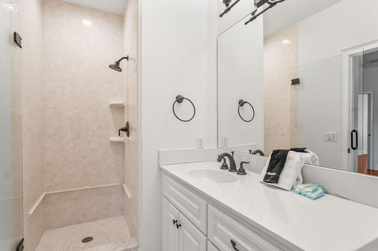 12 Port Tack Photo 81