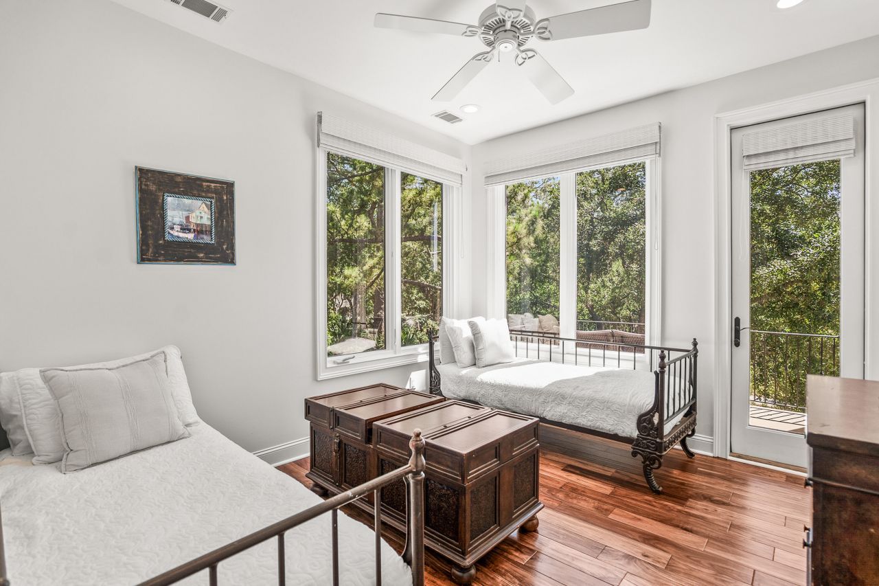 12 Port Tack Photo 84