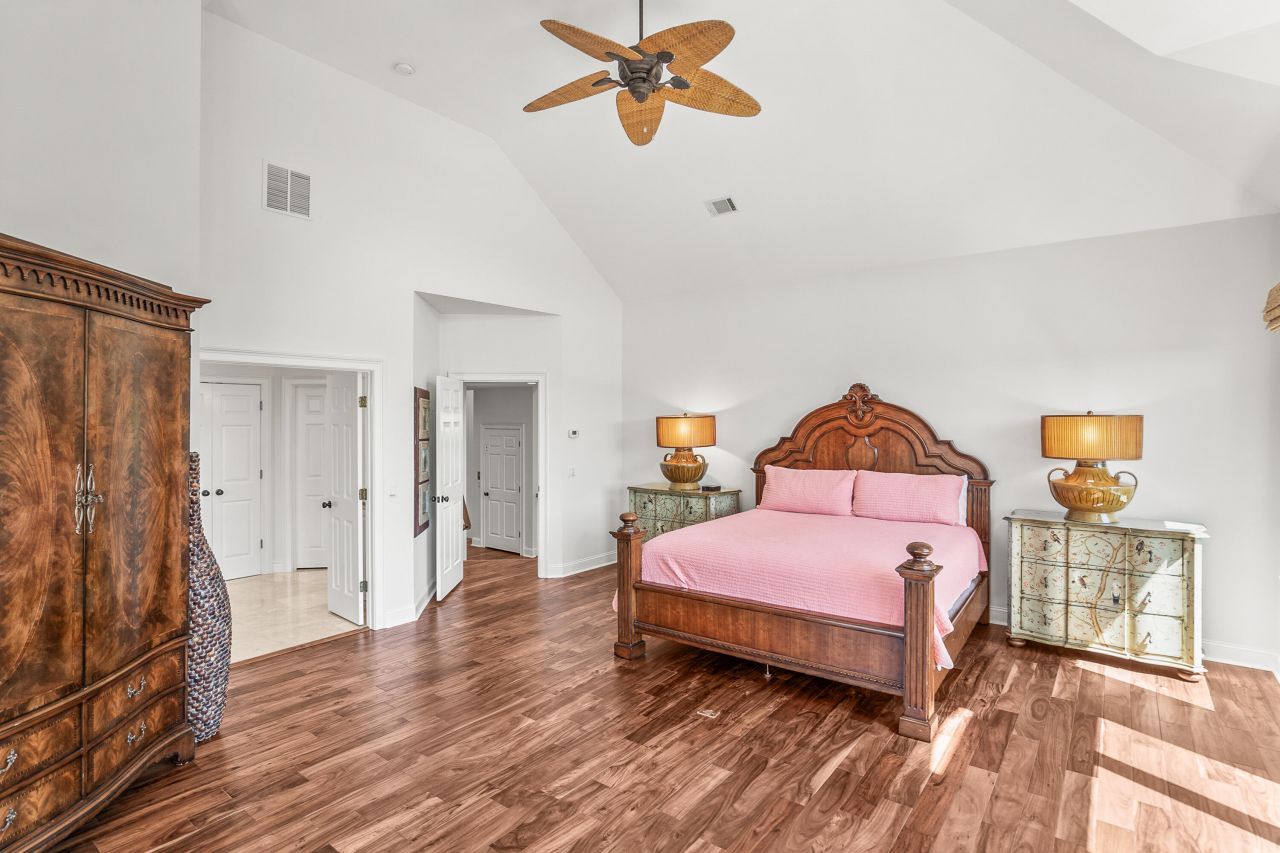 12 Port Tack Photo 90