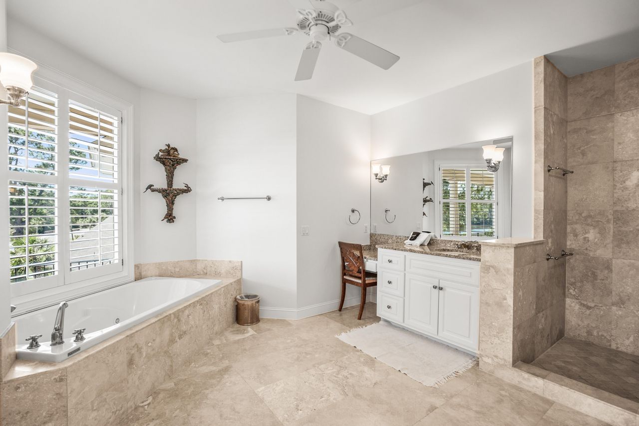 12 Port Tack Photo 92