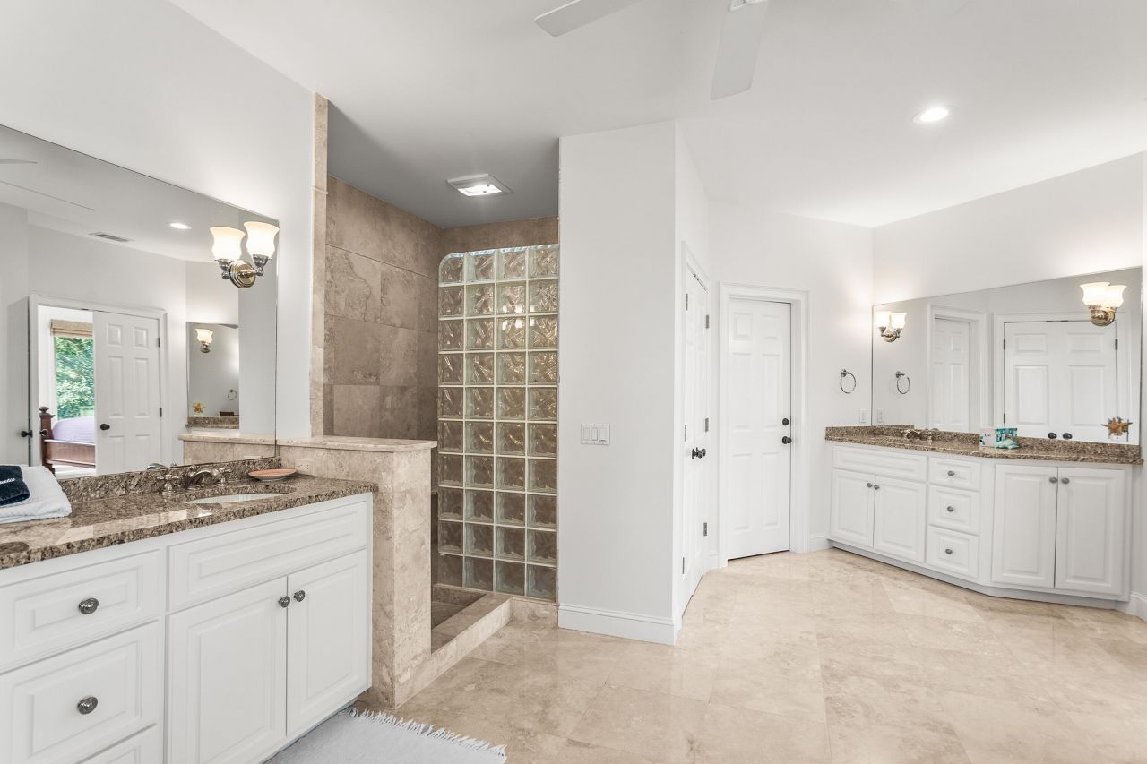 12 Port Tack Photo 93