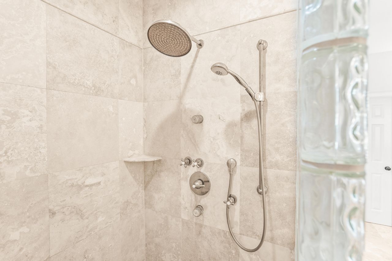 12 Port Tack Photo 94