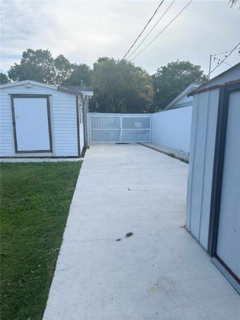 19511 Whispering Pines Rd, Cutler Bay, FL 33157 Photo