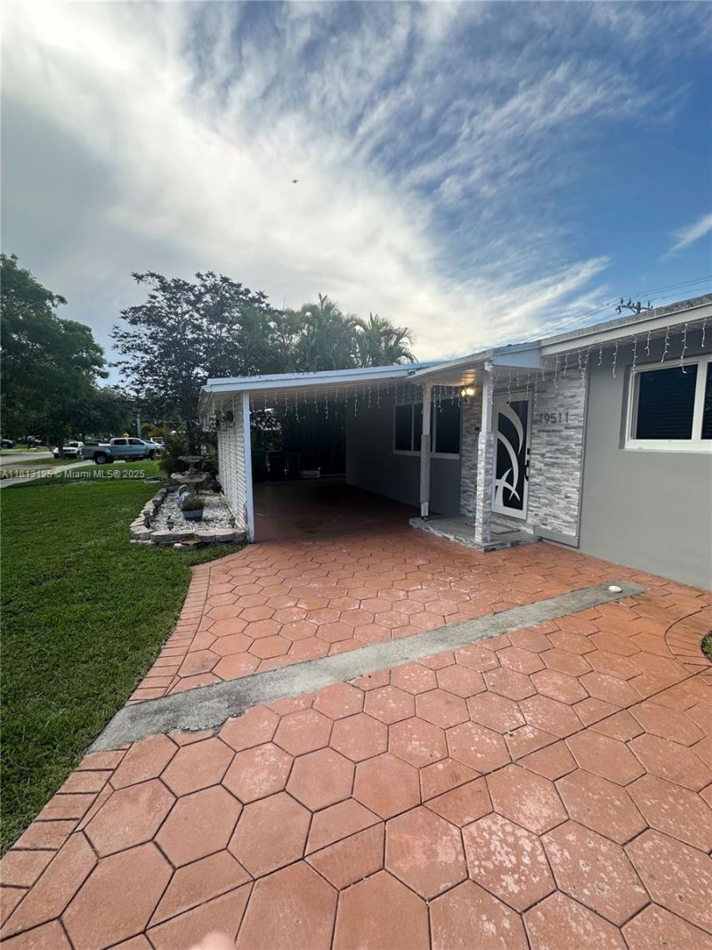 19511 Whispering Pines Rd, Cutler Bay, FL 33157 Photo