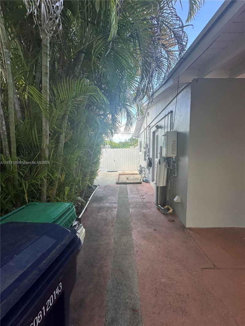 19511 Whispering Pines Rd, Cutler Bay, FL 33157 Photo