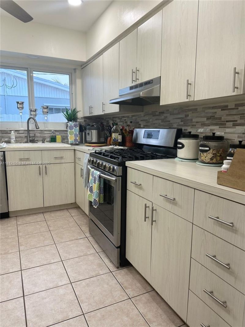 19511 Whispering Pines Rd, Cutler Bay, FL 33157 Photo