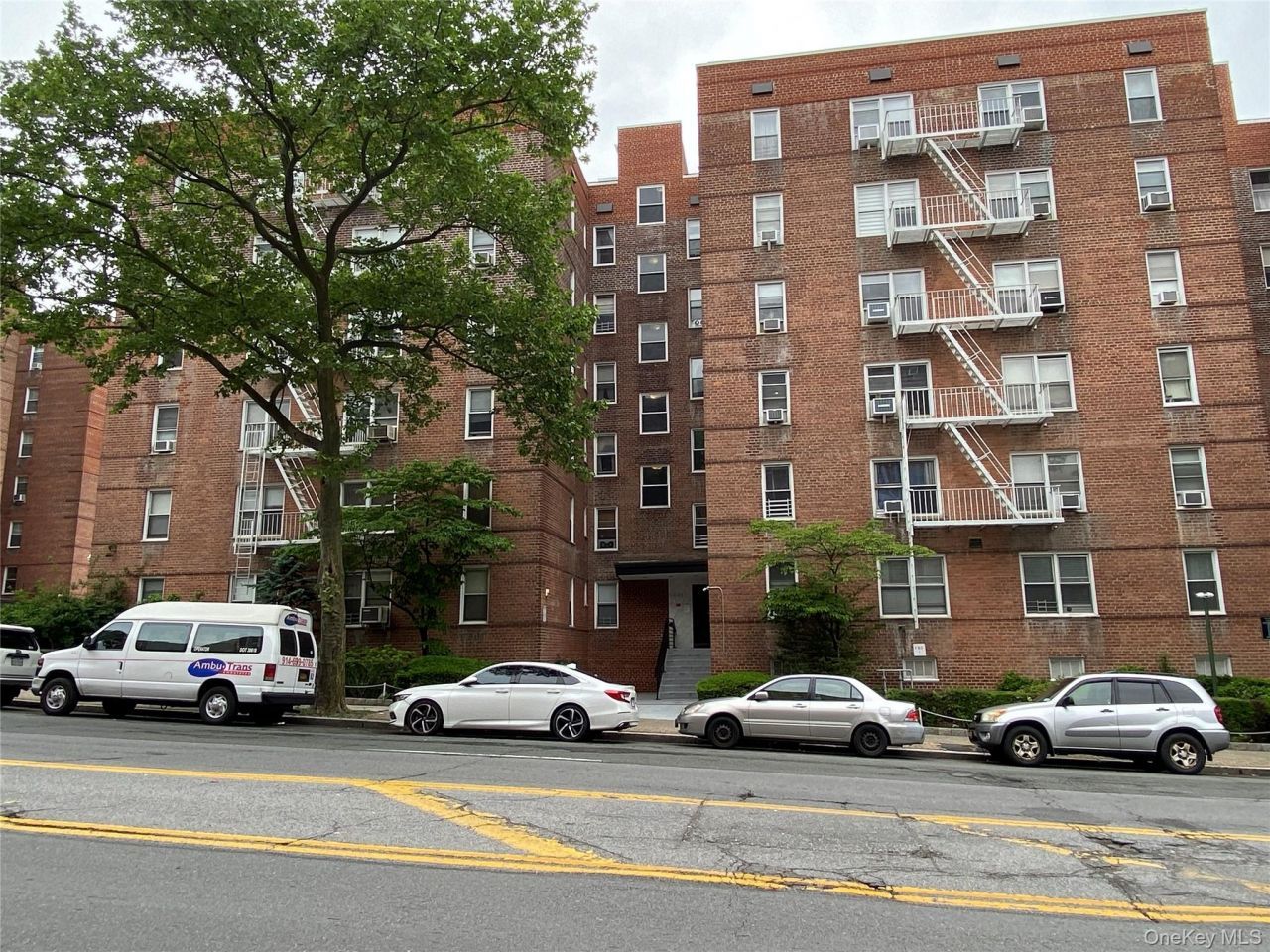 501 Riverdale Avenue, Unit 6L, Yonkers, NY 10705 Main Photo