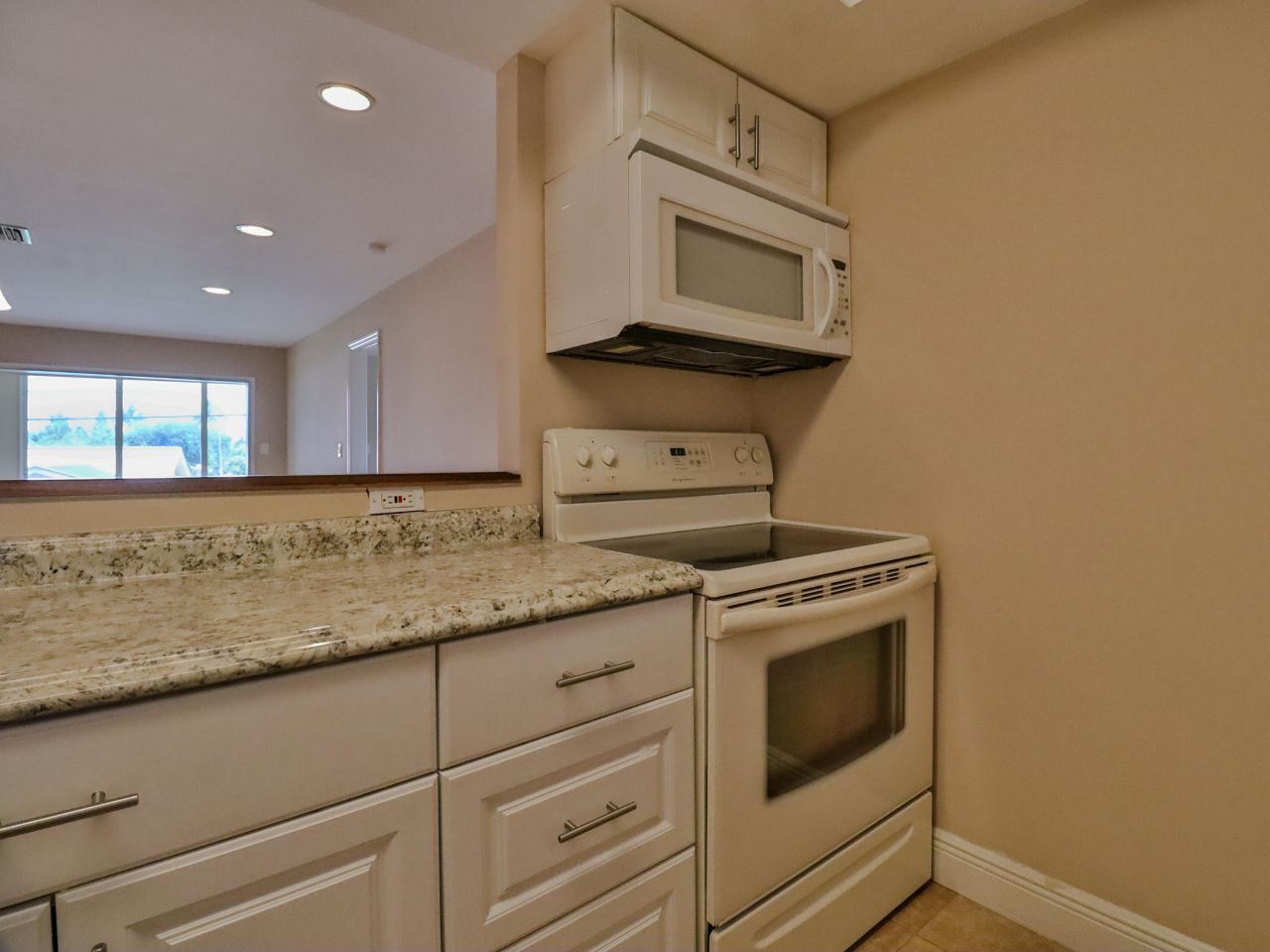 118 Yacht Club Drive, Unit 7, North Palm Beach, FL 33408 Photo