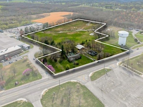 1131 W Broad St, Smithville, TN 37166