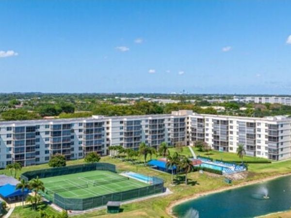 691 S HOLLYBROOK DR, Unit 104, Pembroke Pines, FL 33025