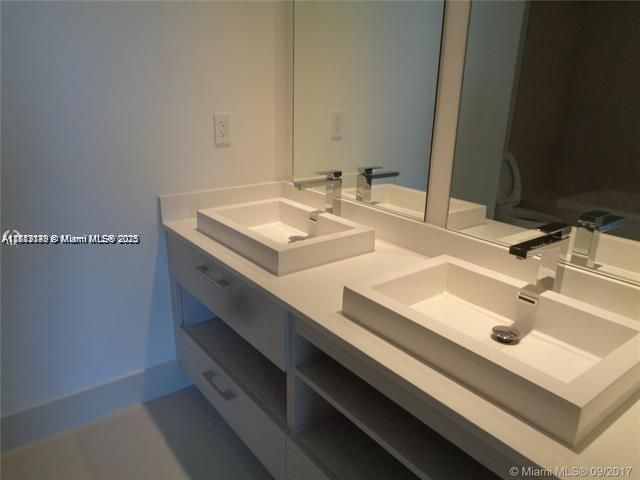 45 SW 9th St, Unit 2709, Miami, FL 33130 Photo