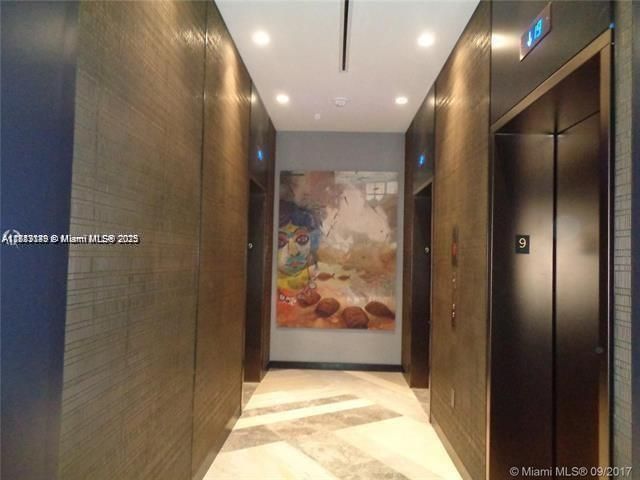 45 SW 9th St, Unit 2709, Miami, FL 33130 Photo