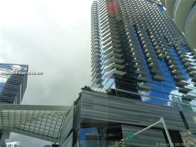 45 SW 9th St, Unit 2709, Miami, FL 33130 Photo