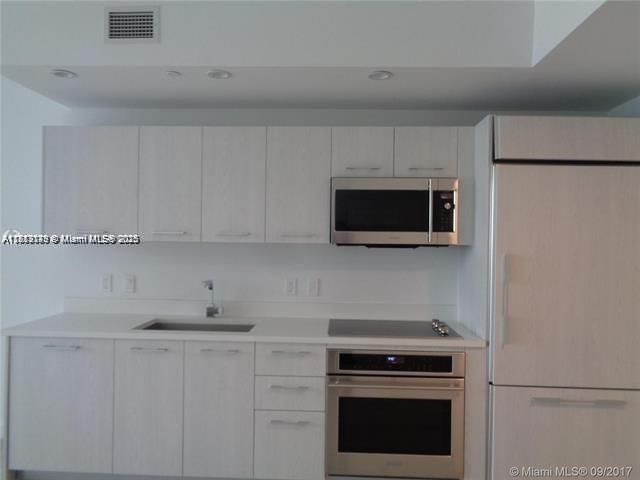 45 SW 9th St, Unit 2709, Miami, FL 33130 Photo