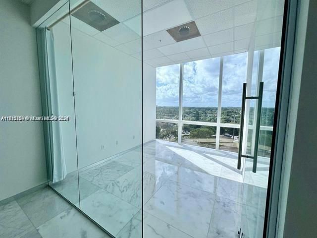 20200 W Dixie Hwy 709 Hwy, Miami, FL 33180 Photo