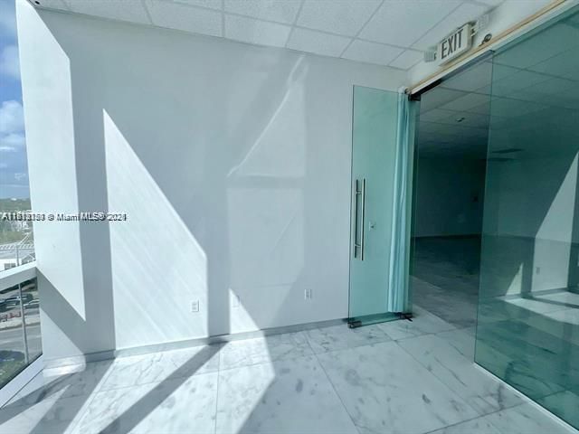 20200 W Dixie Hwy 709 Hwy, Miami, FL 33180 Photo