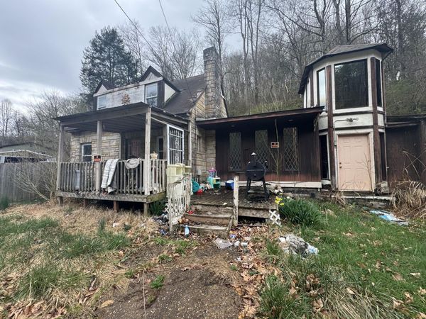 820 Green Valley Dr, Saint Albans, WV 25177
