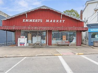 11 Canal Street E, Navarre, OH 44662