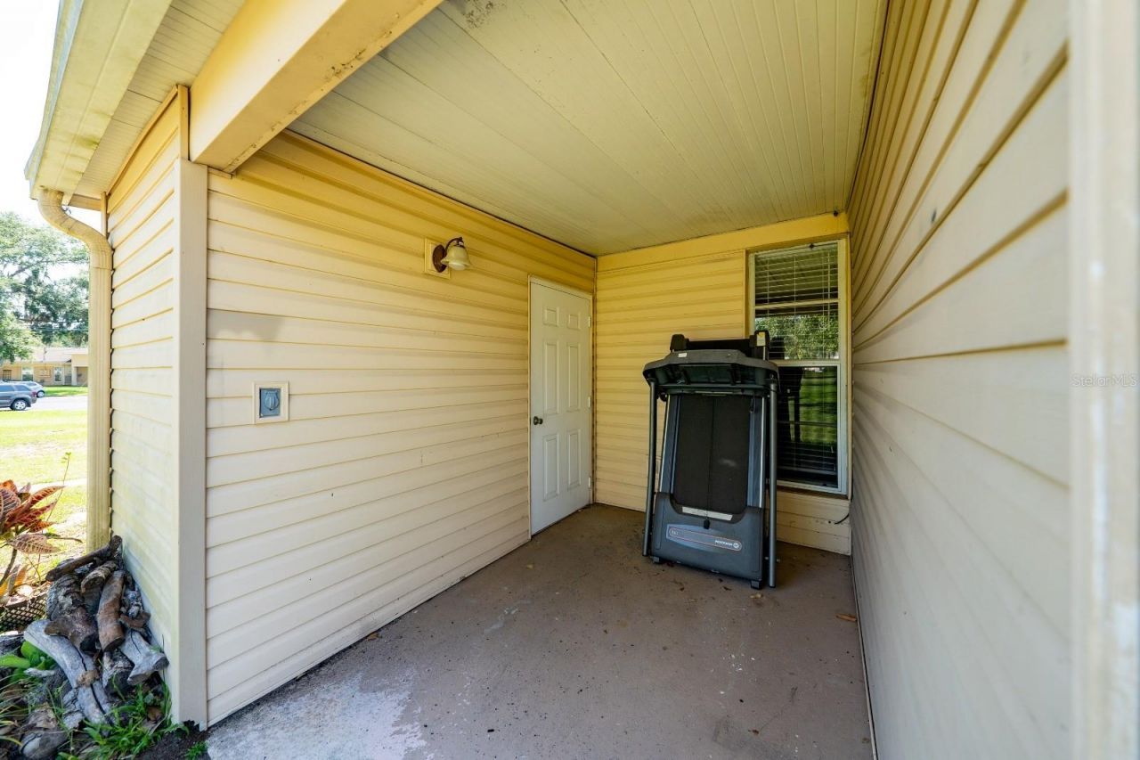 1543 Club Circle, Lakeshore, FL 33854 Photo