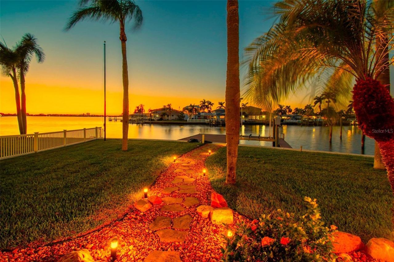 11683 Grove Street, Seminole, FL 33772 Photo