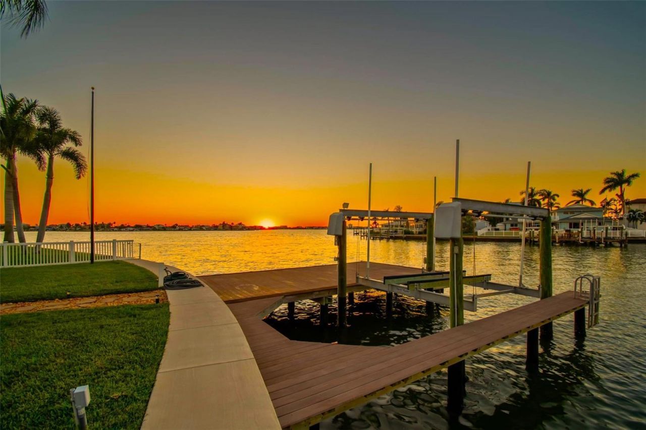 11683 Grove Street, Seminole, FL 33772 Photo