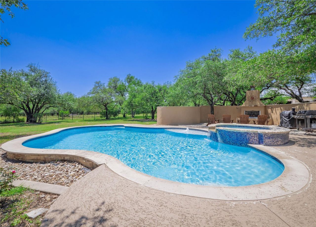 104 E Rustle Cv, Georgetown, TX 78628 Main Photo