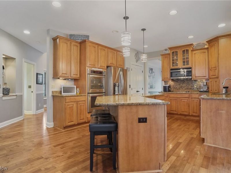 1302 Hillandale Drive, Akron, OH 44333 Photo 11