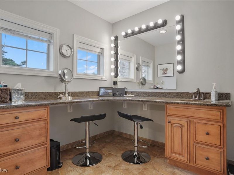 1302 Hillandale Drive, Akron, OH 44333 Photo 16